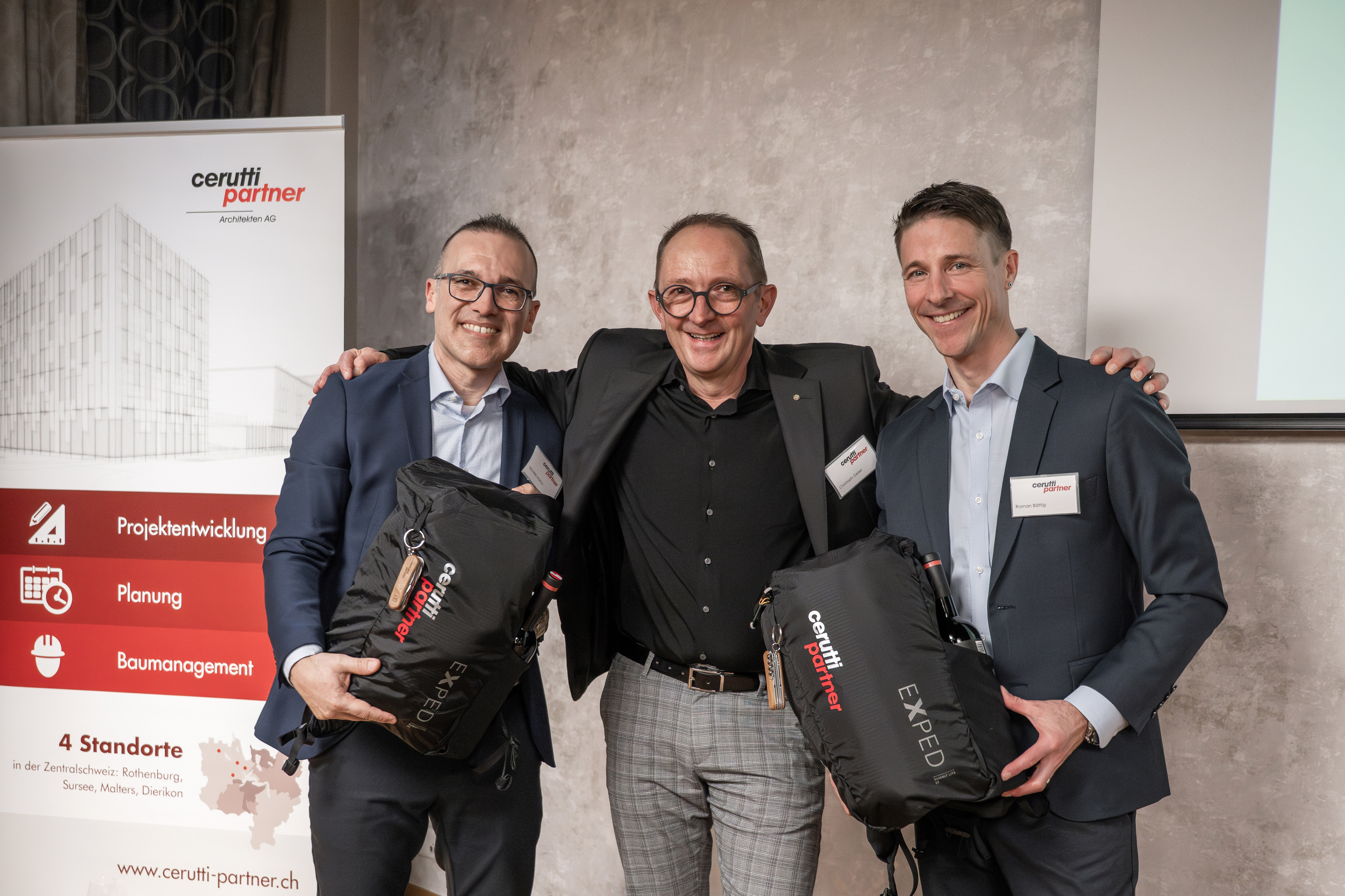 Wechsel Standortleitung Sursee, Christoph Geiser übergibt an Roman Bättig und Michele Marino